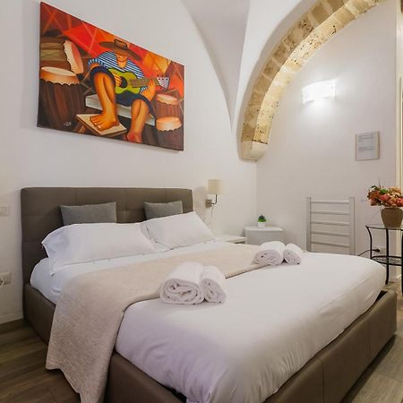 Red Rooms By Wonderful Italy Bari Bagian luar foto