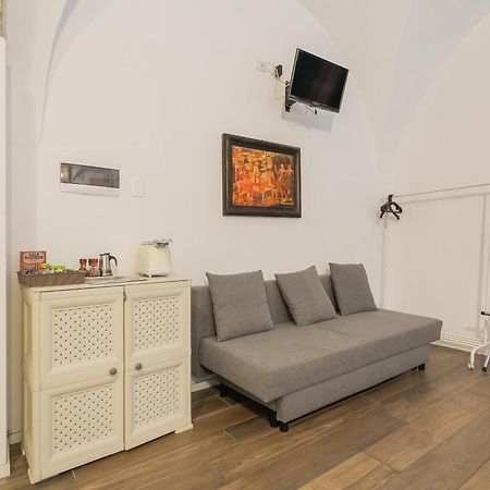 Red Rooms By Wonderful Italy Bari Bagian luar foto