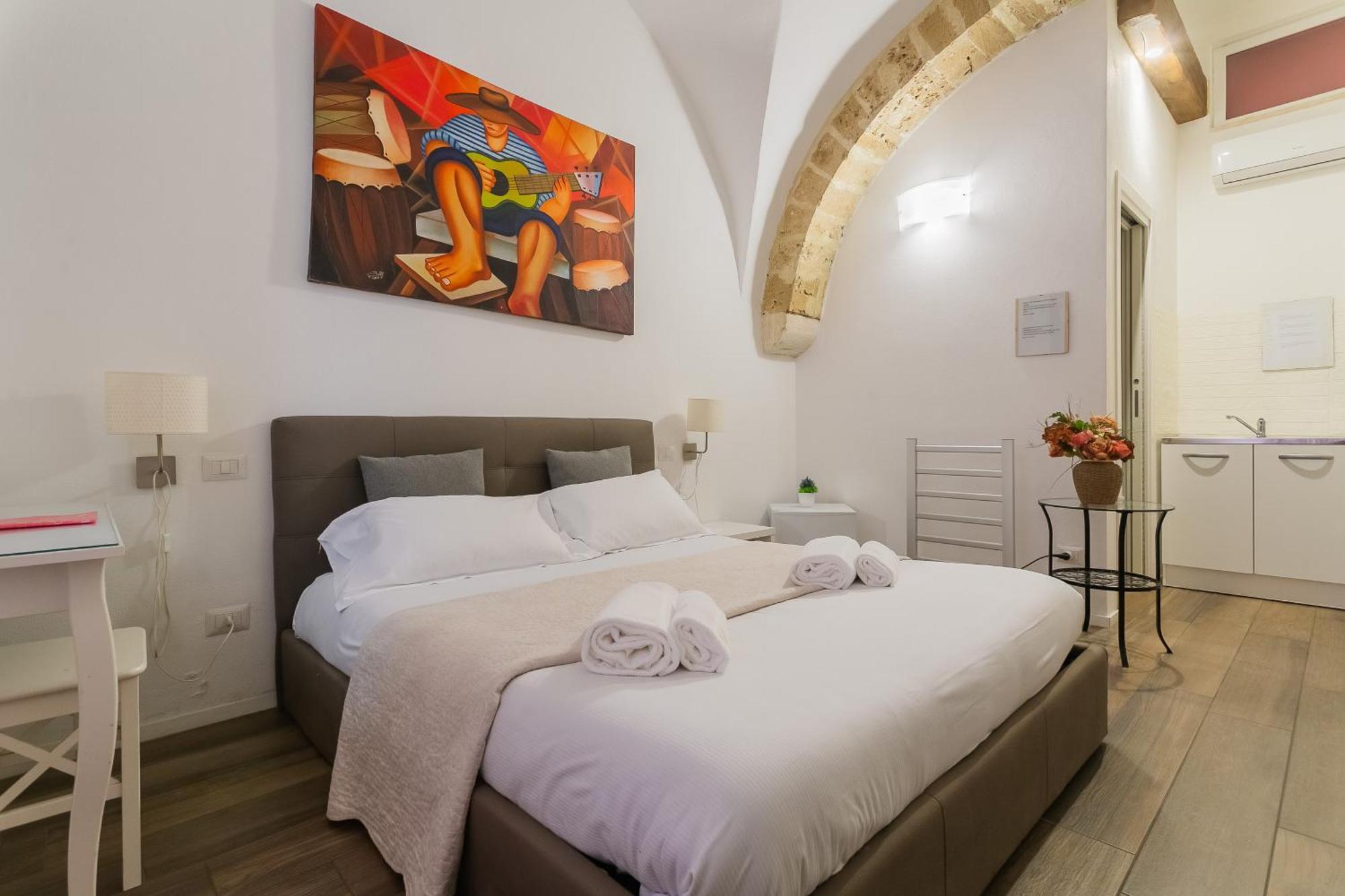 Red Rooms By Wonderful Italy Bari Bagian luar foto