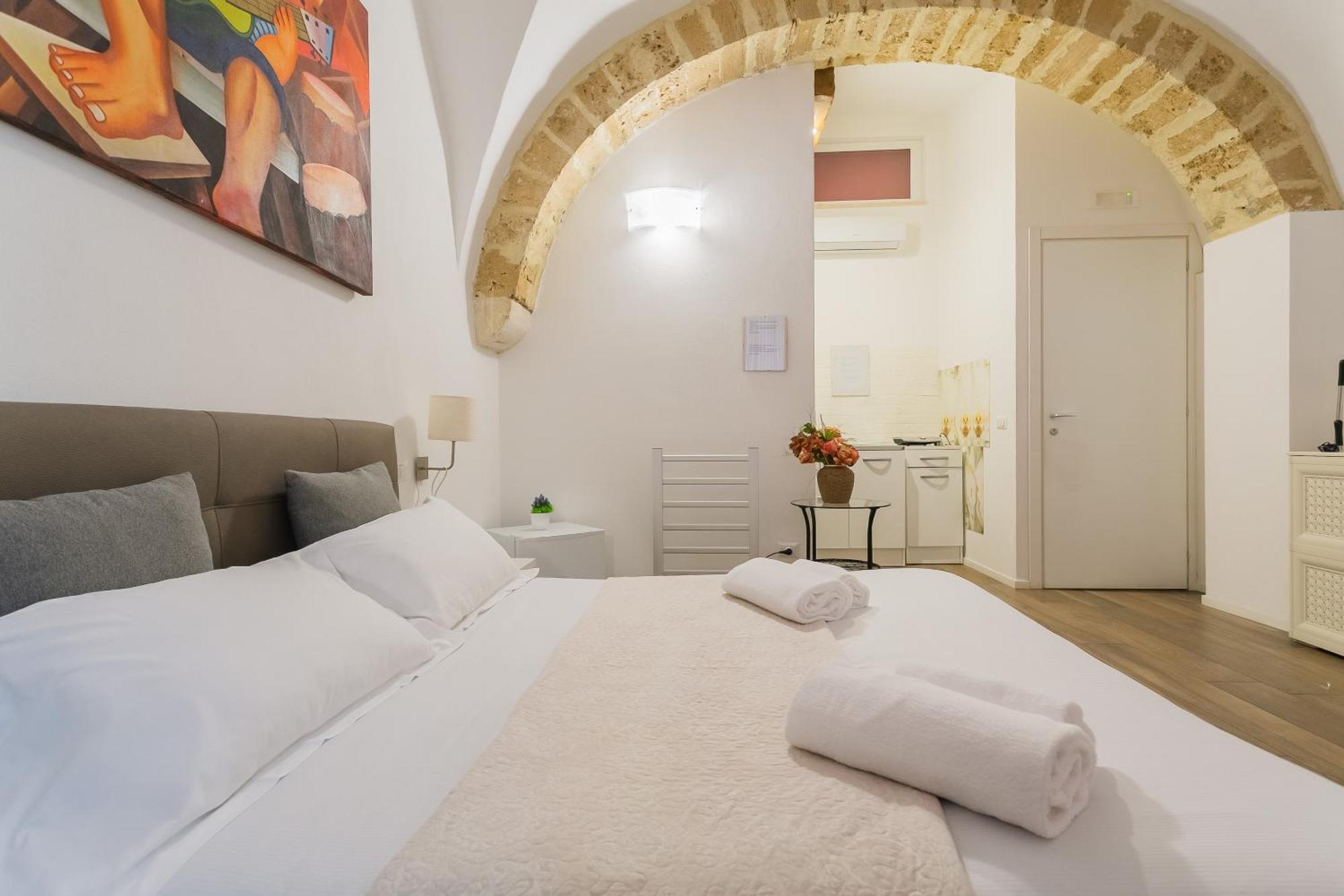 Red Rooms By Wonderful Italy Bari Bagian luar foto